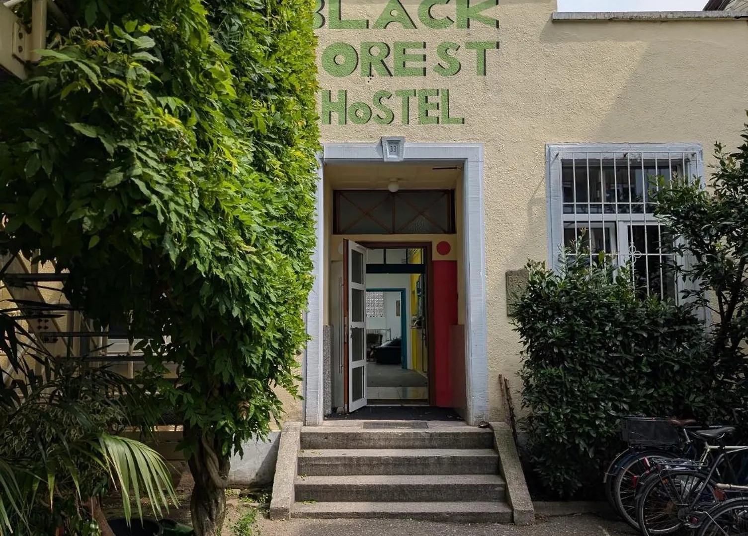 Nahe dem Schwarzwald Stadion übernachten: 4 Budgethotels verglichen