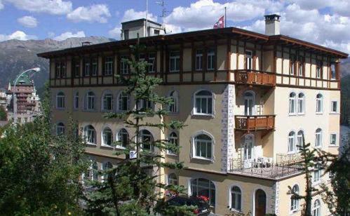 Wo am St. Moritzersee übernachten: 4 empfehlenswerte Resorts